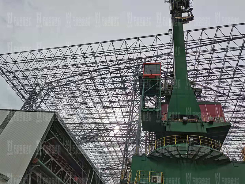 印尼全天候碼頭倉庫屋面膜結構工程進入膜結構安裝階段