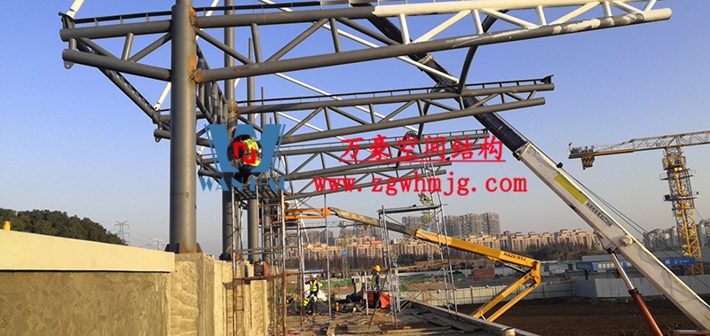 張家港市新建九年一貫制學校膜結構工程鋼結構接近尾聲