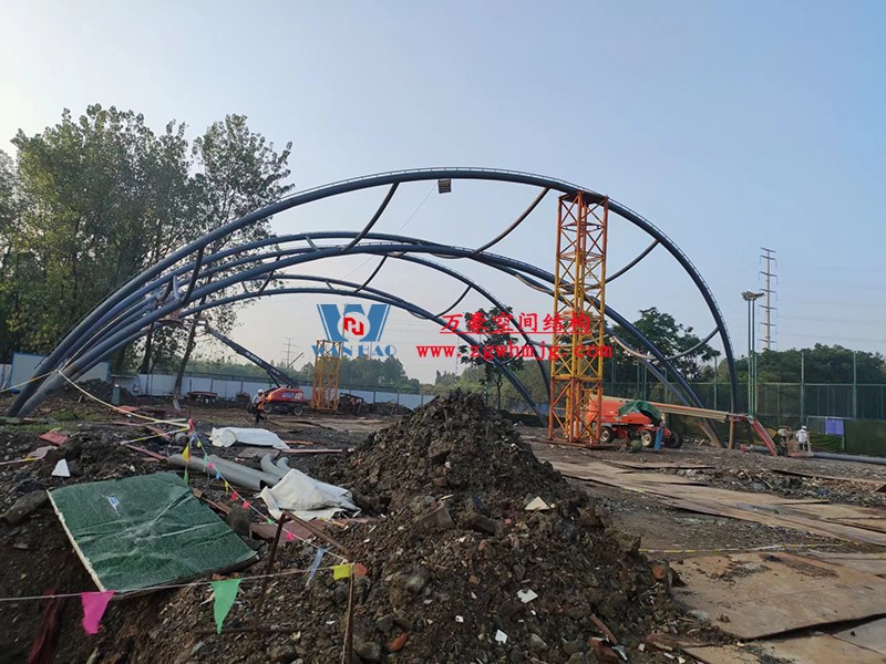 寧波諾丁漢大學室外運動場地改擴建項目膜結構工程火熱施工中