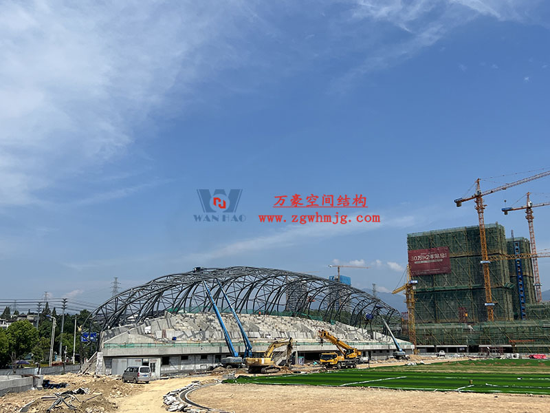龍泉市體育場(chǎng)鋼膜結(jié)構(gòu)工程鋼結(jié)構(gòu)接近尾聲 龍泉市體育場(chǎng)鋼膜結(jié)構(gòu)工程鋼結(jié)構(gòu)接近尾聲