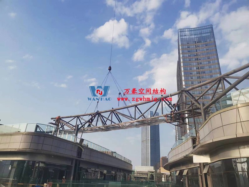 明宇廣場6號地塊商業（萬達廣場）改造項目鋼膜結構ETFE蓋頂天幕工程進入鋼結構吊裝階段