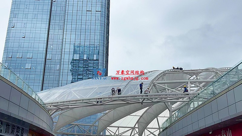 南充萬達項目ETFE膜結構蓋頂天幕工程最新施工進度 南充萬達項目ETFE膜結構蓋頂天幕工程最新施工進度