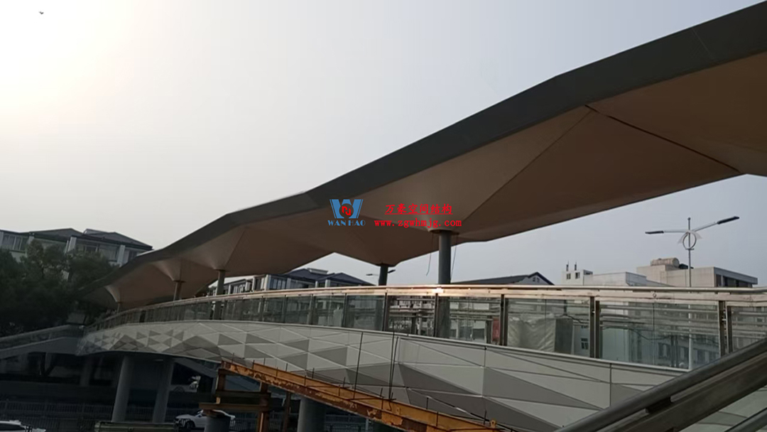 蘇州東環(huán)路人行天橋ptfe膜結構