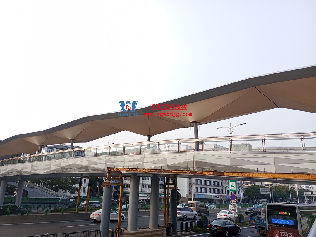 蘇州東環(huán)路人行天橋ptfe膜結構