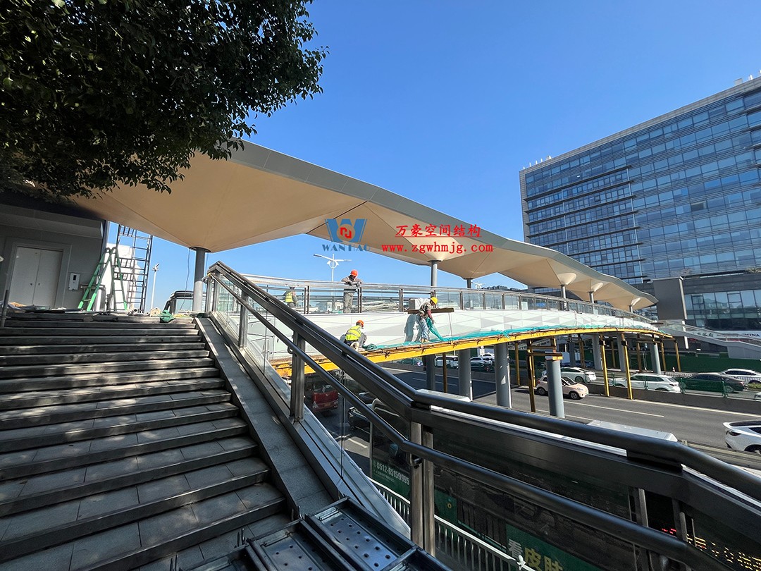 蘇州東環(huán)路人行天橋ptfe膜結構